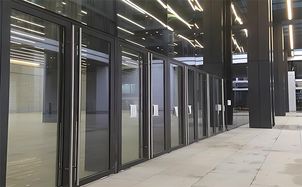 达日玻璃地弹门 达日玻璃地弹门