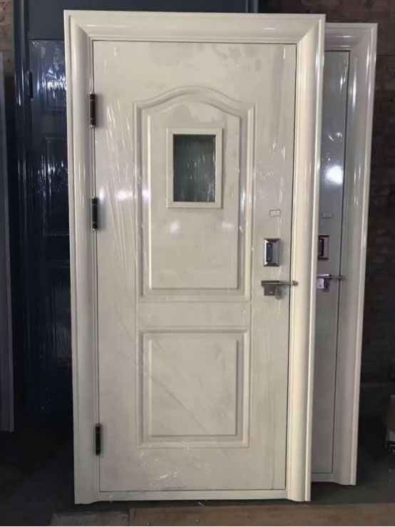 达日学校教室门