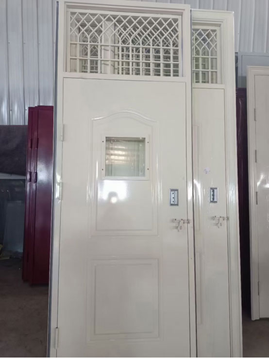 达日学校教室门 达日学校教室门