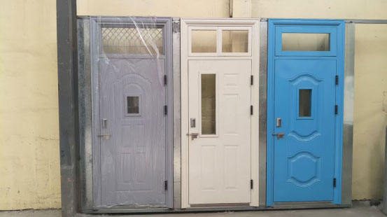 达日学校教室门