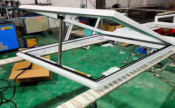 某地下车库出入口达日排烟窗配置工程