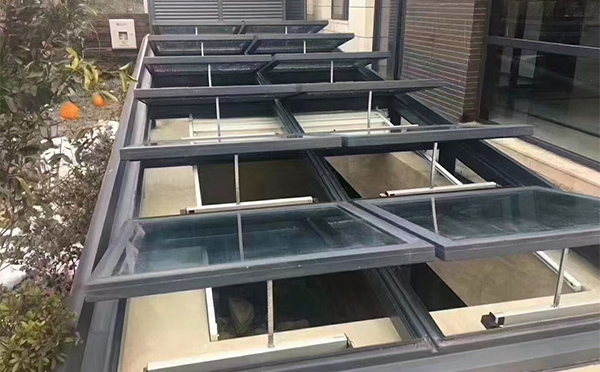 某轨道交通车辆维修车间达日排烟窗应用