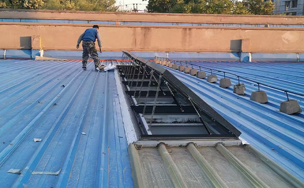 某区域性物流仓储中心达日排烟窗系统安装项目