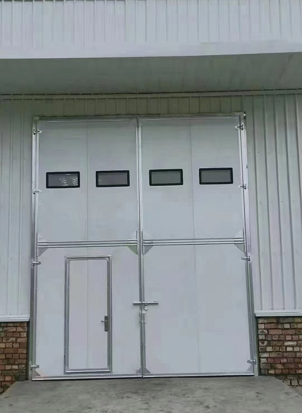 达日工业门在设备装配车间出入口的实施记录